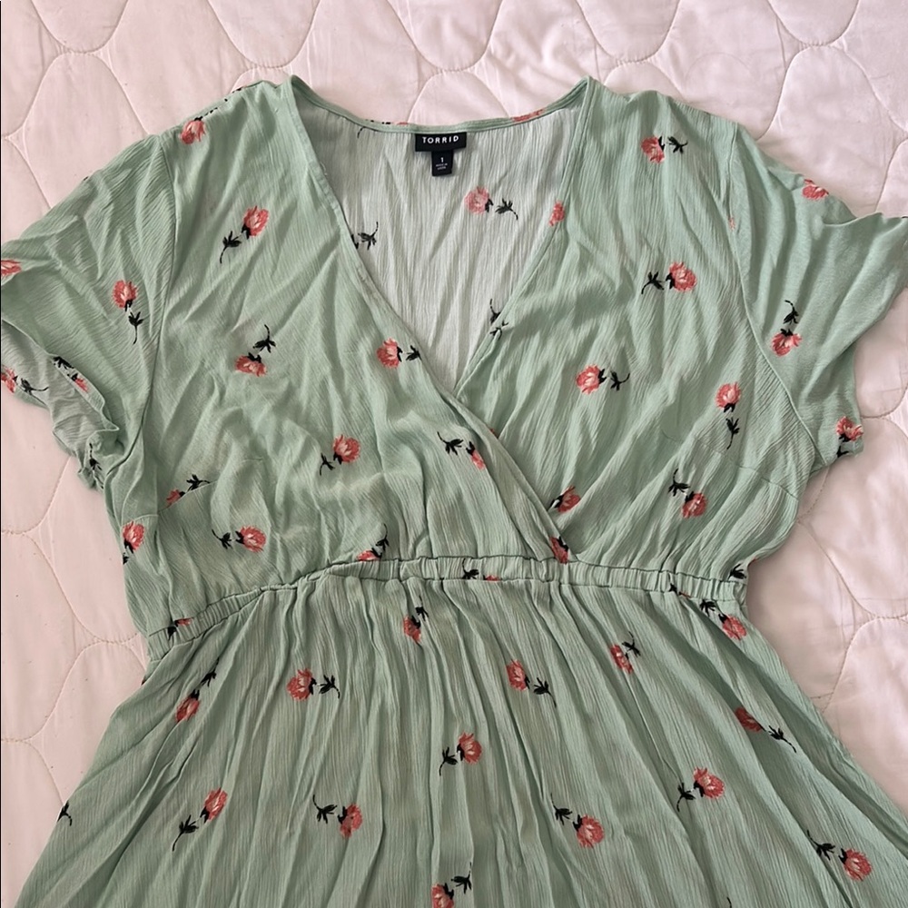 Torrid Green Rose Floral Tunic with Dolman Sleeves and V-Neck